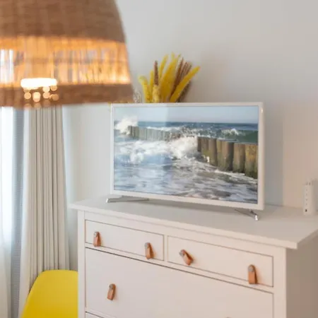 Ferienhaus Einladende Mit Badewanne, Balkon, Boxspringbett